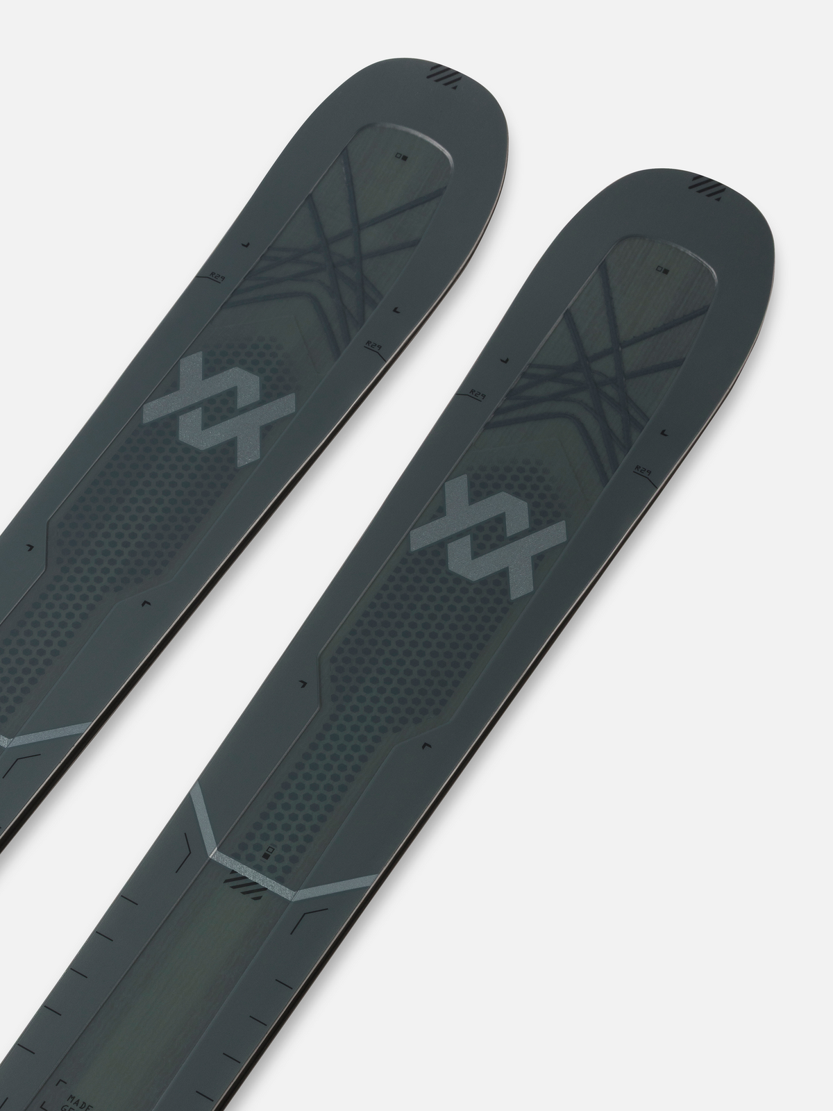 Völkl Mantra 84 Ski Spitze Nahaufnahme